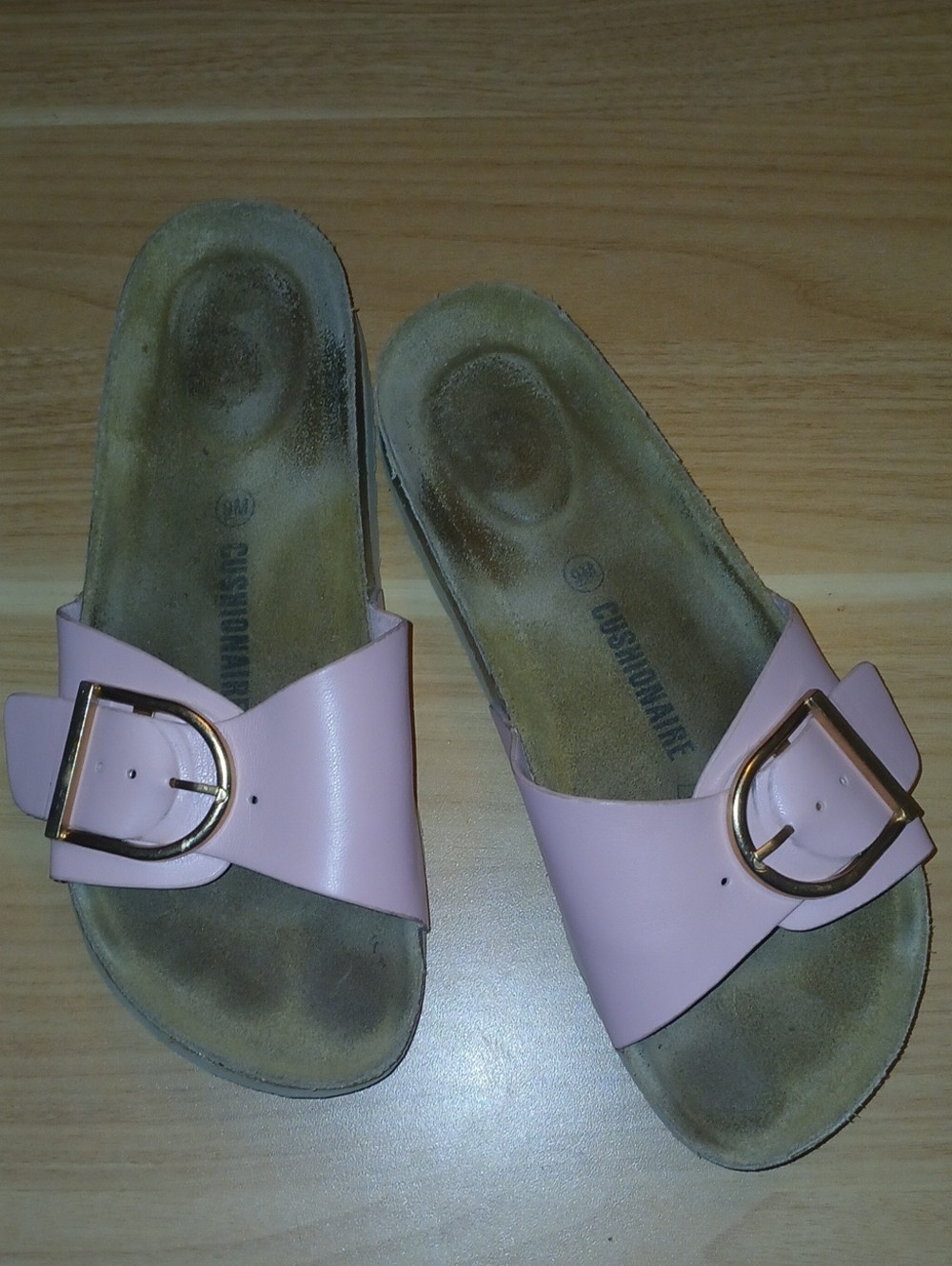 Cushionaire "Leeds" Candy Pink Slide Sandals with Rose Gold Buckle in Size 9M